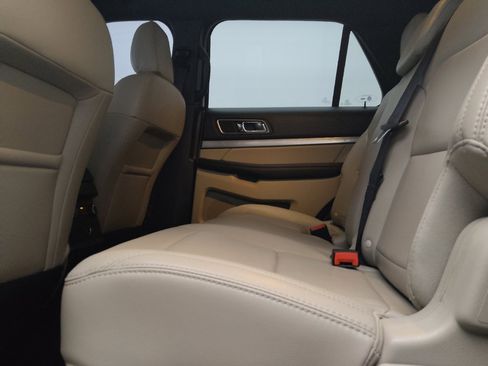 Used 2018 Ford Explorer XLT w/ Equipment Group 202A FWD image 18