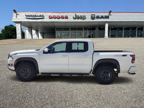 Used 2025 Nissan Frontier PRO-4X w/ Tow Package AWD/4WD image 3