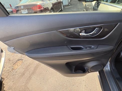 Used 2020 Nissan Rogue SV w/ Premium Package image 13