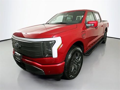 Used 2023 Ford F150 Lightning Lariat image 3