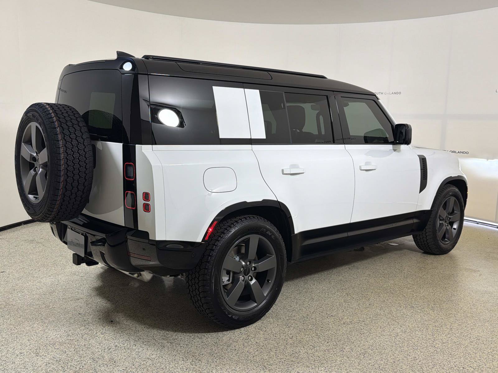 New 2026 Land Rover Defender 110 X-Dynamic SE AWD/4WD image 5