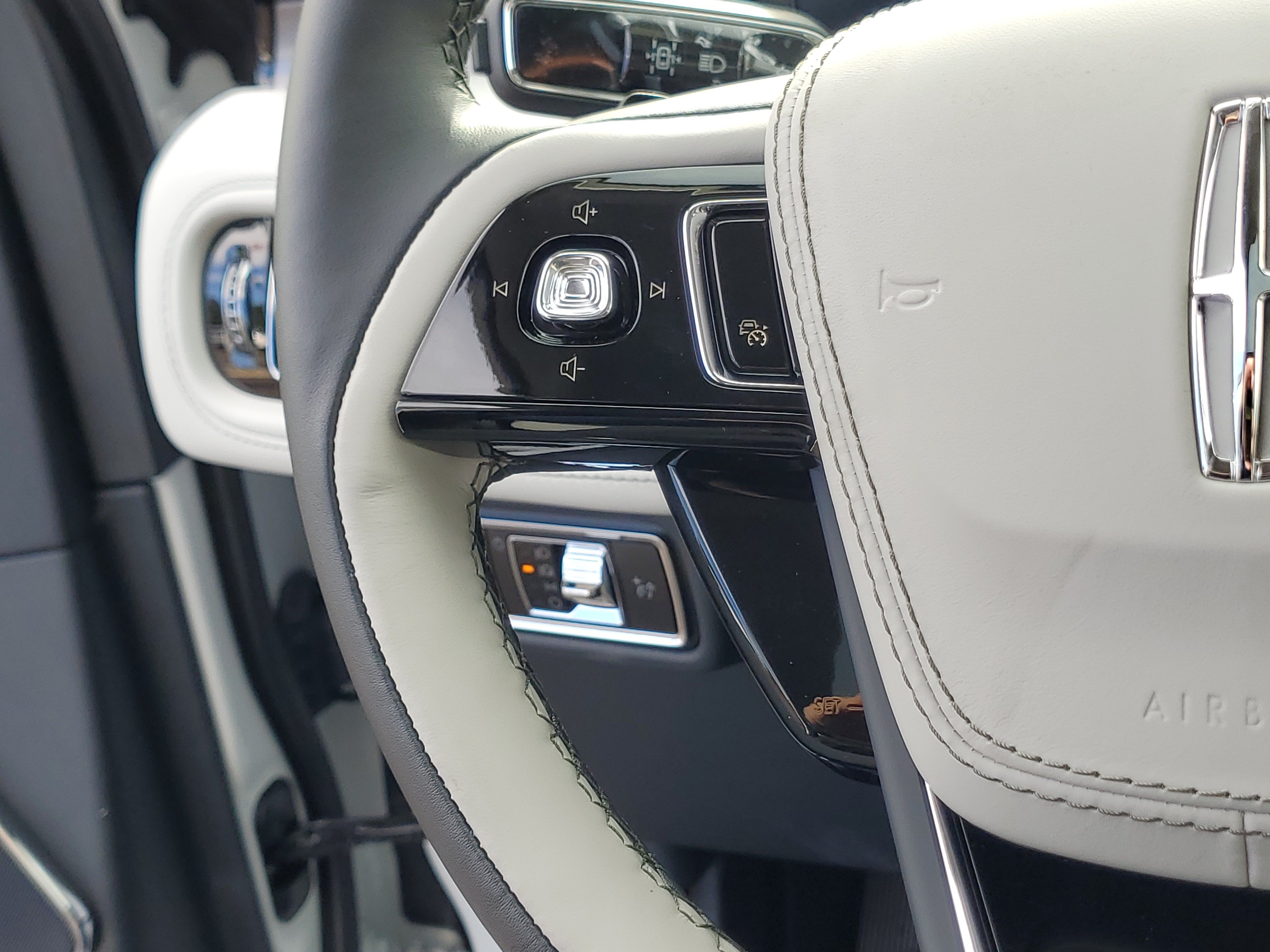 New 2026 Lincoln Aviator AWD image 16