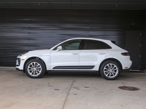 Used 2025 Porsche Macan image 2