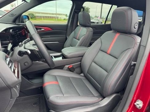 Used 2024 Chevrolet Traverse RS FWD image 23