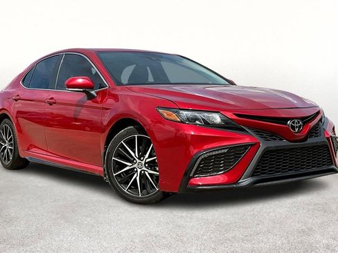 Used 2024 Toyota Camry SE image 1