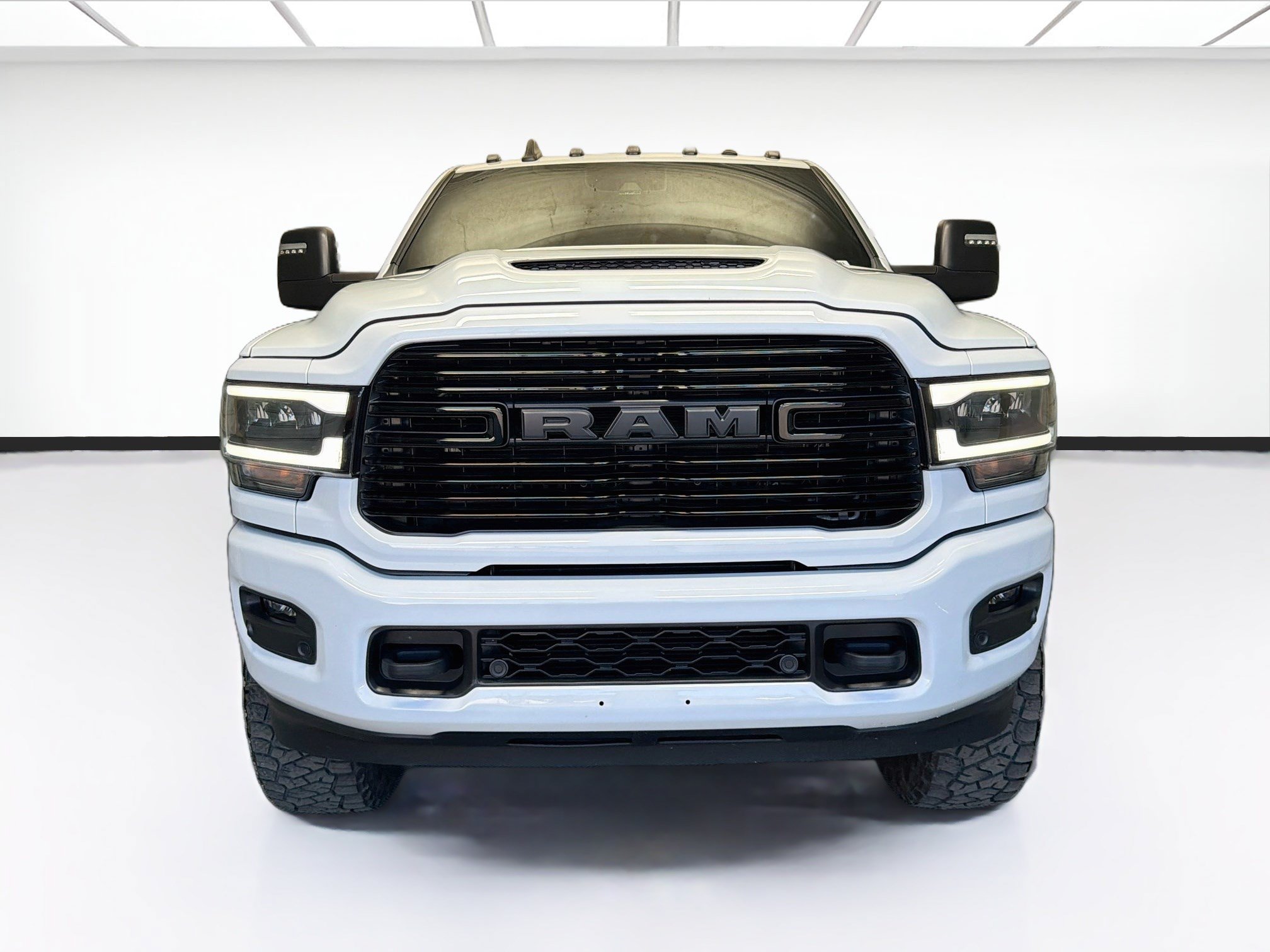 Used 2024 RAM 2500 Laramie w/ Night Edition AWD/4WD image 2
