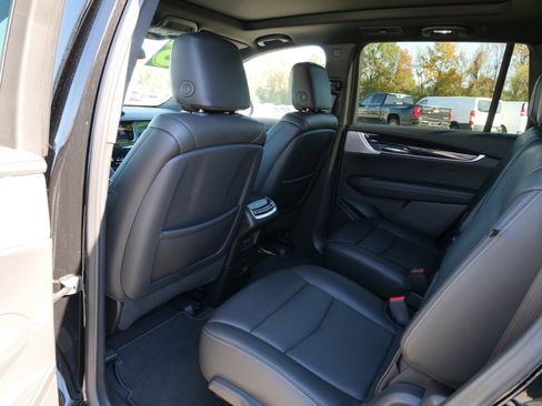 Used 2025 Cadillac XT6 Premium Luxury image 14