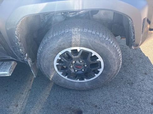 Used 2024 Toyota Tacoma TRD Off-Road w/ TRD Off Road Upgrade Package image 9