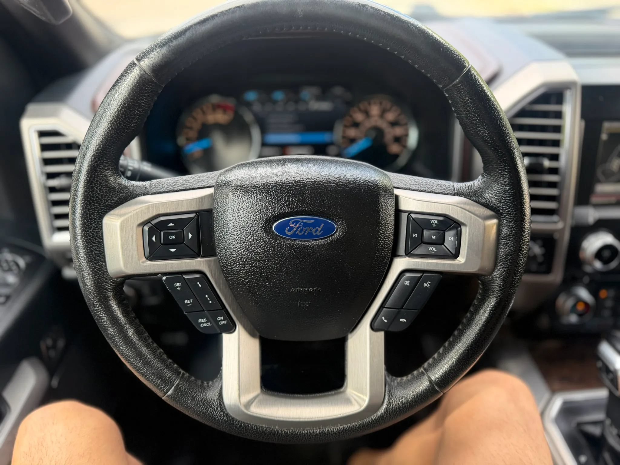 Used 2015 Ford F150 Platinum w/ Equipment Group 701A Luxury AWD/4WD image 14