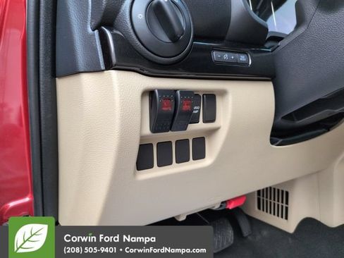 Used 2019 Nissan Titan SV AWD/4WD image 13
