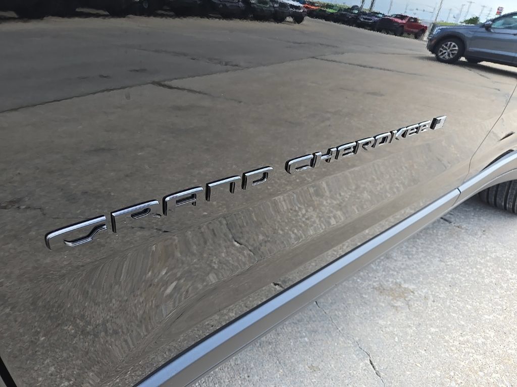 New 2026 Jeep Grand Cherokee L Limited w/ Limited Altitude Package AWD/4WD image 17