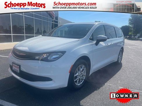 Used 2023 Chrysler Voyager LX FWD image 1