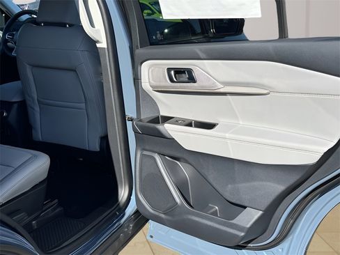 New 2026 Ford Explorer Active w/ Active Comfort Package image 28