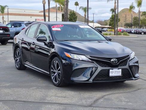 Used 2020 Toyota Camry SE image 3