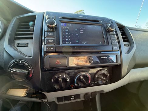 Used 2013 Toyota Tacoma 4WD Access Cab V6 AT (Natl) w/ Convenience Pkg image 16