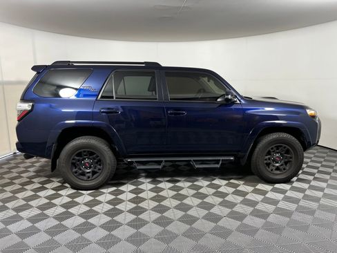 Certified 2022 Toyota 4Runner TRD Off-Road Premium AWD/4WD image 4