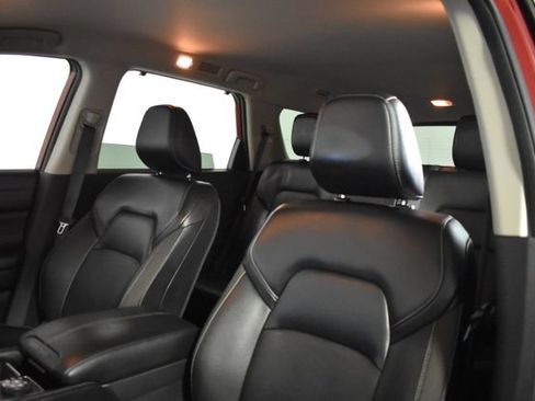 Used 2024 Nissan Pathfinder SL AWD/4WD image 10