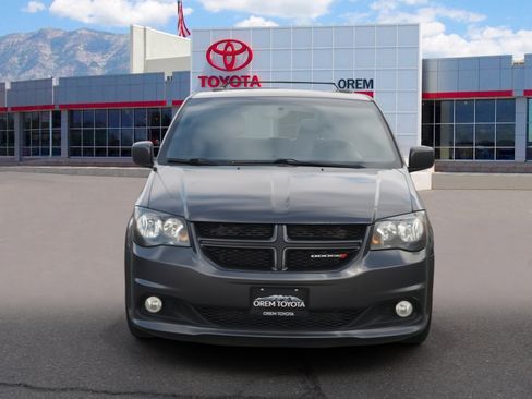 Used 2017 Dodge Grand Caravan GT image 2