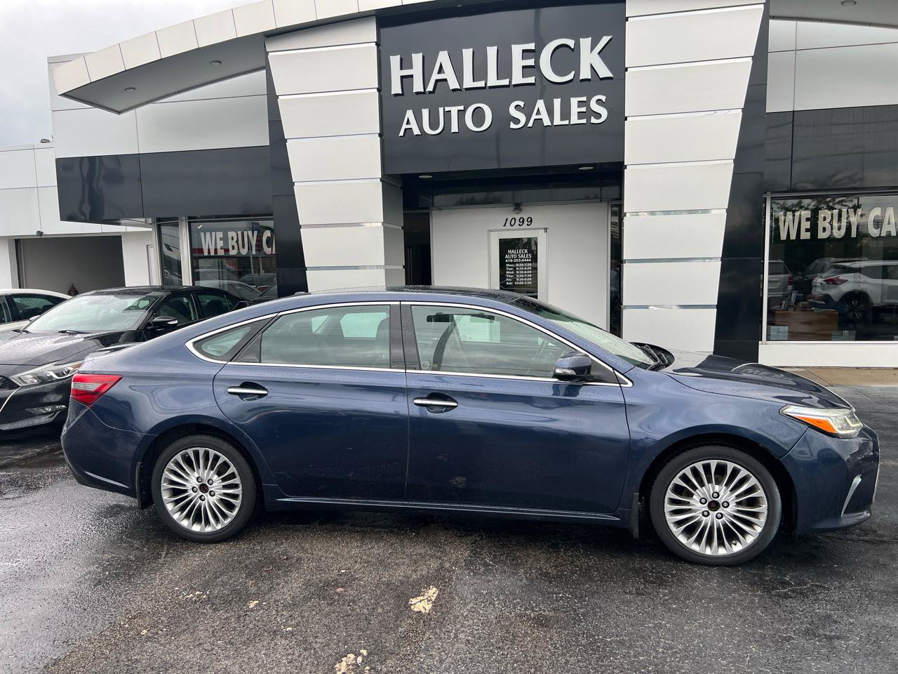 Used 2016 Toyota Avalon Limited FWD image 1