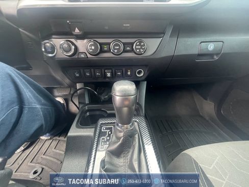 Used 2020 Toyota Tacoma TRD Off-Road w/ Technology Package AWD/4WD image 15