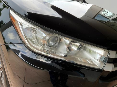 Used 2017 Toyota Highlander XLE AWD/4WD image 29