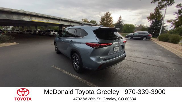 Used 2022 Toyota Highlander XLE AWD/4WD image 5