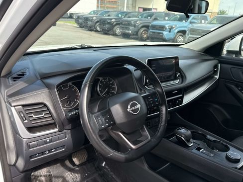 Used 2025 Nissan Rogue SV AWD/4WD image 10