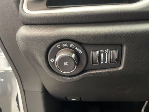 New 2026 Chrysler Pacifica Select image 12