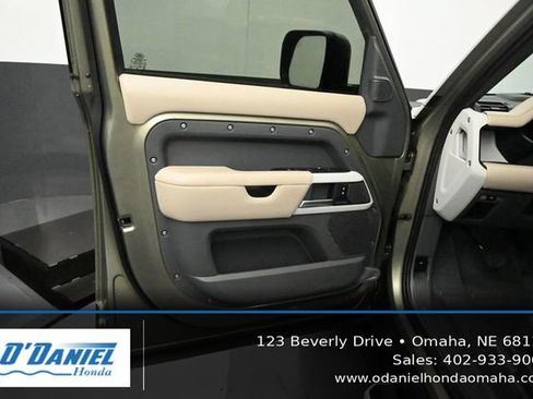 Used 2020 Land Rover Defender 110 HSE AWD/4WD image 23