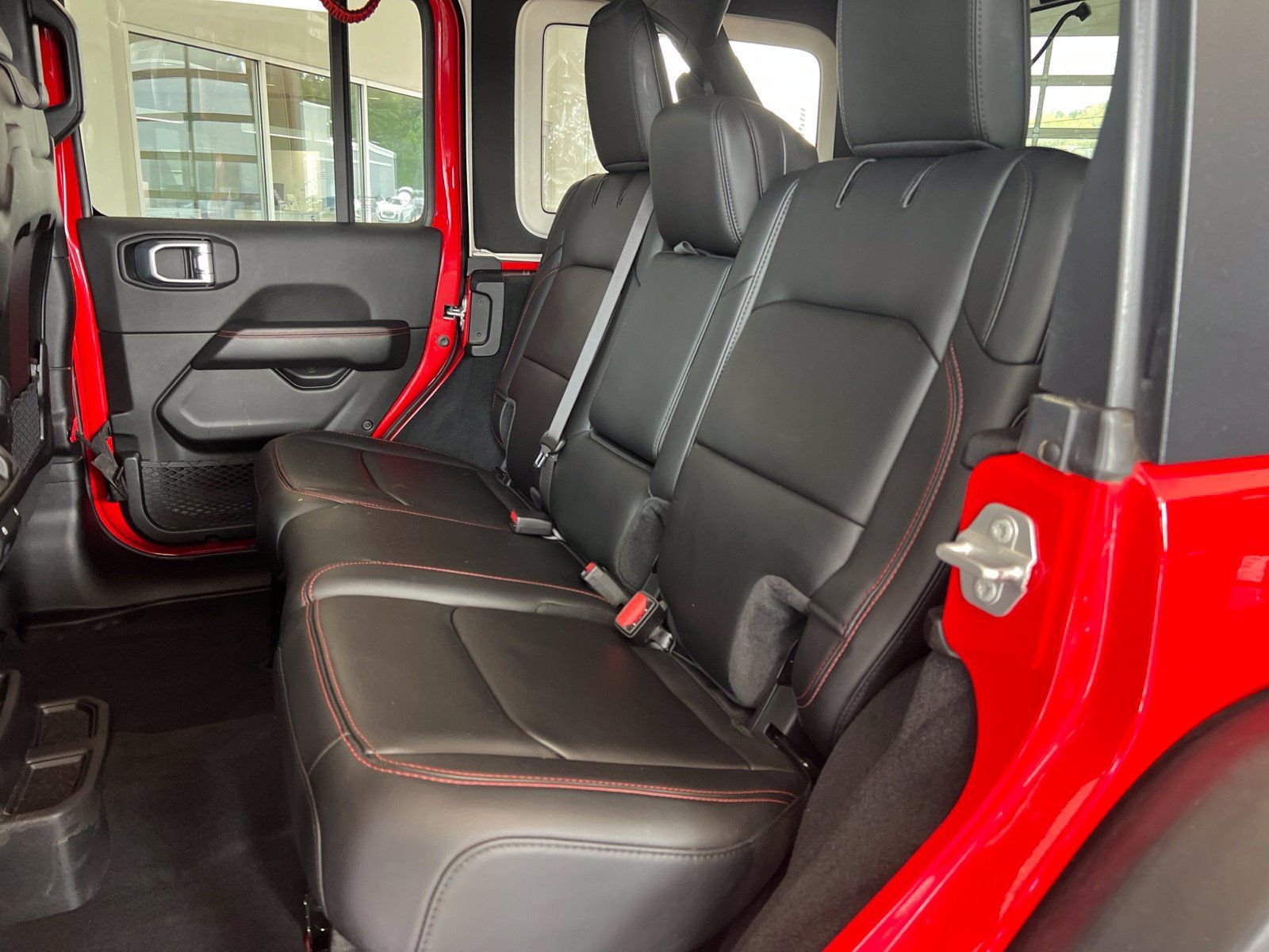 Used 2024 Jeep Wrangler Unlimited Rubicon w/ Technology Group AWD/4WD image 35