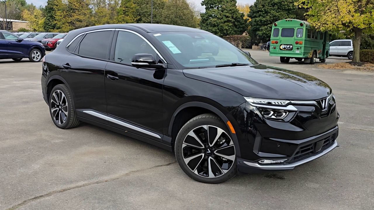 New 2025 VinFast VF 8 Plus AWD/4WD image 2