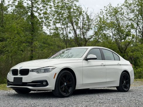 Used 2017 BMW 330i xDrive Sedan AWD/4WD image 3