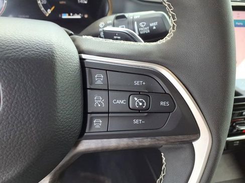Used 2025 Jeep Grand Cherokee L Limited w/ Luxury Tech Group II AWD/4WD image 9