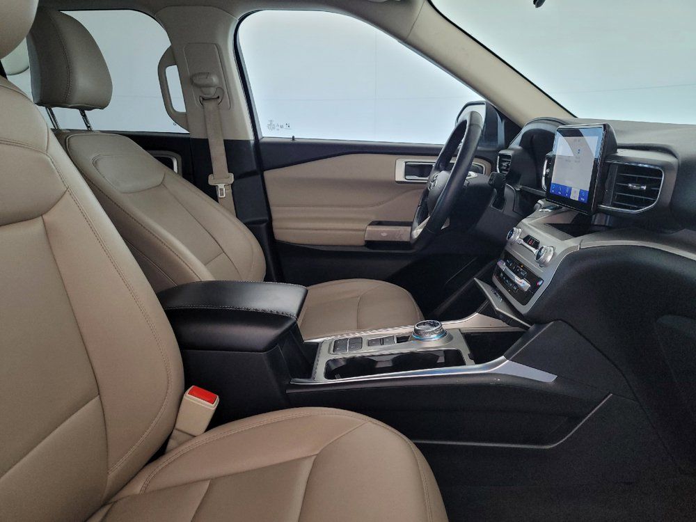Used 2022 Ford Explorer XLT w/ Equipment Group 202A RWD image 21