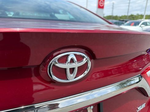 Used 2017 Toyota Camry SE FWD image 10