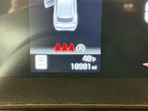 Used 2025 Kia Sportage EX image 12