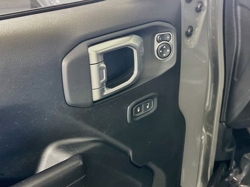 Used 2023 Jeep Gladiator Willys image 18