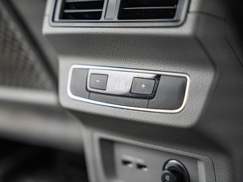 Used 2022 Audi Q5 2.0T Premium w/ Convenience Package image 37