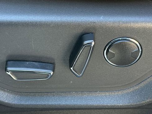 Used 2024 Ford Expedition Limited image 23