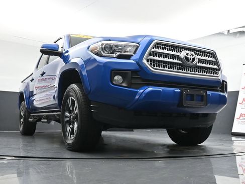 Used 2016 Toyota Tacoma TRD Sport w/ Towing Package image 34