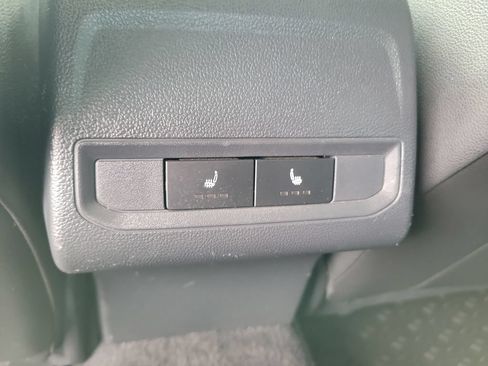 Used 2019 Volkswagen Jetta SE w/ Cold Weather Package FWD image 14