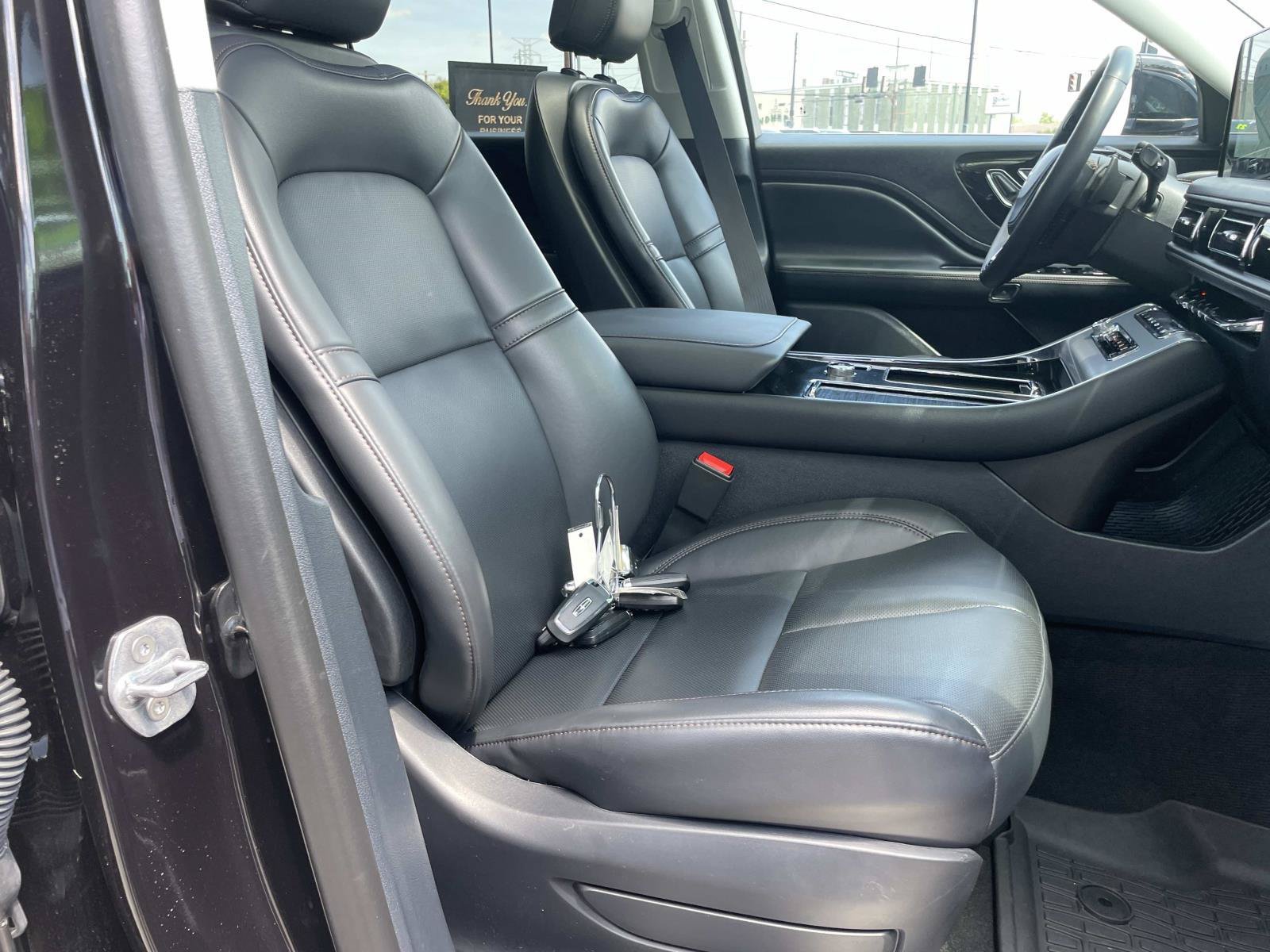 Certified 2026 Lincoln Aviator AWD image 12