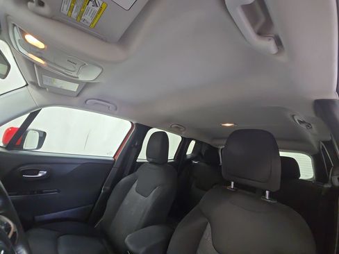 Used 2015 Jeep Renegade Latitude w/ Cold Weather Group AWD/4WD image 25