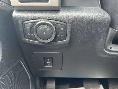 Used 2017 Ford F150 Lariat w/ Equipment Group 502A Luxury AWD/4WD image 9