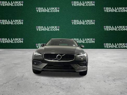 Used 2025 Volvo V60 B5 Cross Country Plus image 6