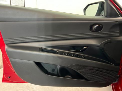Used 2025 Hyundai Elantra Sport image 14