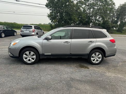 Used 2011 Subaru Outback 2.5i Limited AWD/4WD image 3