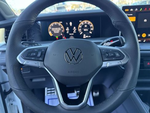 New 2026 Volkswagen Tiguan SE R-Line AWD/4WD image 18