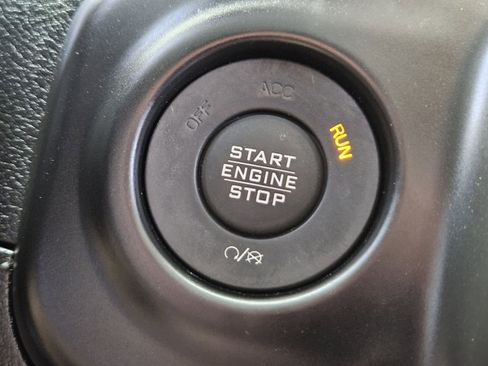 Used 2018 Jeep Wrangler Unlimited Sahara image 24