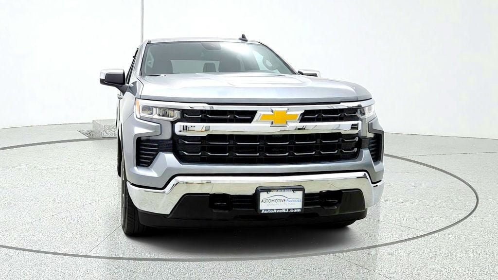 Used 2026 Chevrolet Silverado 1500 LT AWD/4WD image 2
